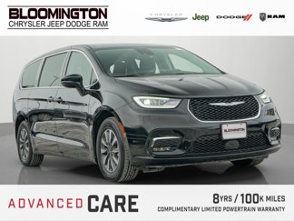 Used 2024 Chrysler Pacifica Select image 1