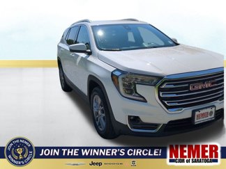 Used 2024 GMC Terrain SLT image 1