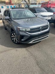Used 2022 Volkswagen Taos SE image 1