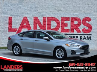 Used 2020 Ford Fusion SE image 1