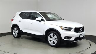 Used 2022 Volvo XC40 T5 Momentum image 1
