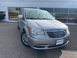 Used 2014 Chrysler Town & Country Touring-L w/ Driver Convenience Group image 1