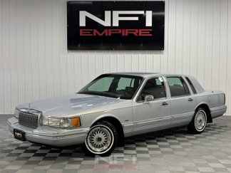 Used 1994 Lincoln Town Car Signature image 1