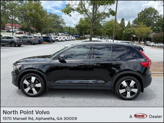 Certified 2022 Volvo XC40 T5 Momentum w/ Premium Package image 1