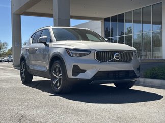 Certified 2025 Volvo XC40 B5 Core image 1