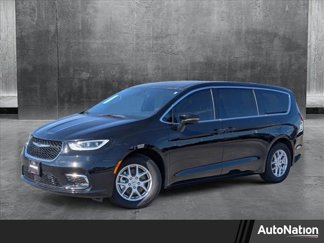 New 2025 Chrysler Pacifica Select image 1