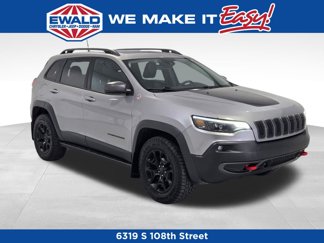 Used 2019 Jeep Cherokee Trailhawk image 1
