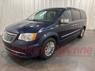 Used 2015 Chrysler Town & Country Touring-L w/ Driver Convenience Group image 1