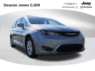 Used 2017 Chrysler Pacifica Touring-L Plus image 1