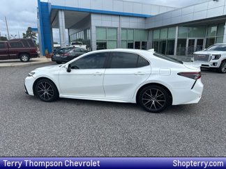 Used 2021 Toyota Camry SE image 1