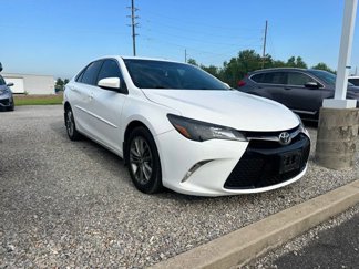 Used 2015 Toyota Camry SE image 1