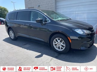 Used 2017 Chrysler Pacifica LX image 1