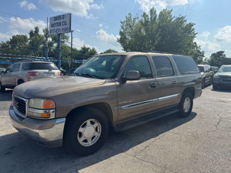 Used 2004 GMC Yukon XL SLE image 1