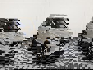Used 2024 Volvo XC40 B5 Core image 1
