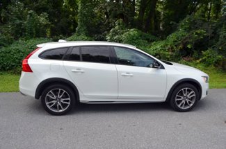 Used 2018 Volvo V60 T5 Cross Country w/ Convenience Package image 1