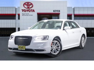 Used 2017 Chrysler 300 Limited image 1