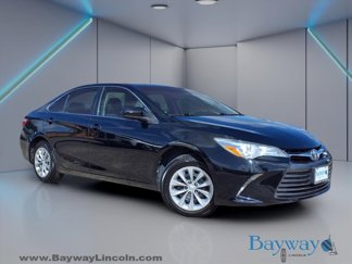 Used 2017 Toyota Camry LE image 1