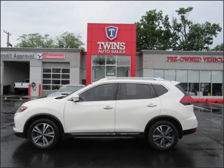 Used 2017 Nissan Rogue SL image 1