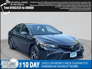 Used 2023 Toyota Camry SE image 1