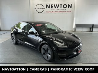 Used 2019 Tesla Model 3 Standard Range Plus image 1