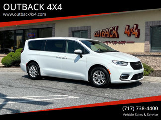 Used 2023 Chrysler Pacifica Touring-L image 1