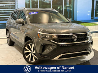 Used 2022 Volkswagen Taos SE image 1