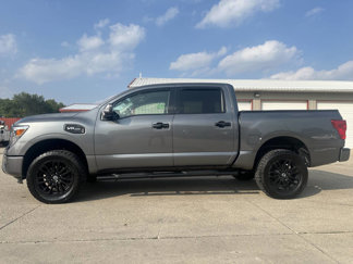 Used 2017 Nissan Titan SL image 1
