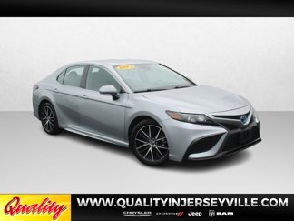 Used 2023 Toyota Camry SE image 1