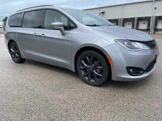 Used 2018 Chrysler Pacifica Limited image 1