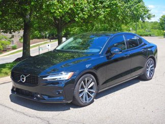 Used 2021 Volvo S60 T5 Momentum image 1