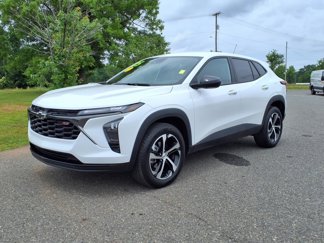 Used 2025 Chevrolet Trax RS image 1
