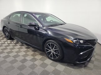 Used 2021 Toyota Camry SE image 1