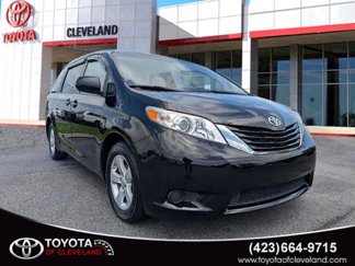 Used 2017 Toyota Sienna LE image 1