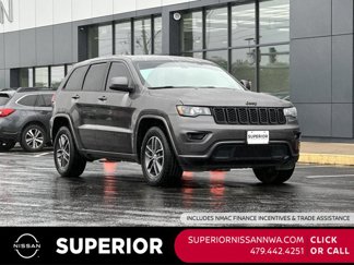 Used 2017 Jeep Grand Cherokee Altitude image 1