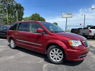 Used 2015 Chrysler Town & Country Touring image 1