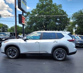 Used 2024 Nissan Rogue SV image 1