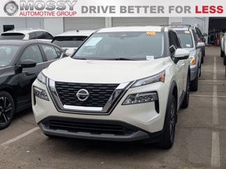 Used 2021 Nissan Rogue SV image 1