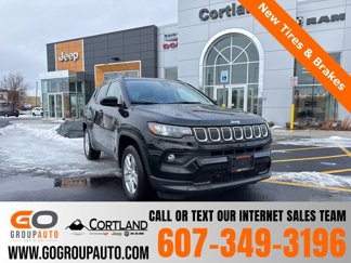 Used 2022 Jeep Compass Latitude image 1