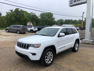 Used 2021 Jeep Grand Cherokee Laredo image 1