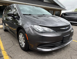 Used 2020 Chrysler Voyager L image 1