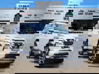 Used 2023 Nissan Rogue SV image 1