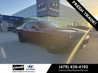 Used 2017 Dodge Challenger SXT image 1