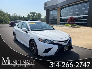 Used 2020 Toyota Camry SE image 1