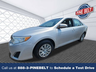 Used 2014 Toyota Camry LE image 1