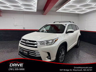 Used 2017 Toyota Highlander XLE image 1