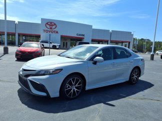 Used 2023 Toyota Camry SE image 1