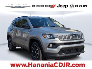 Used 2022 Jeep Compass Latitude image 1