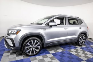 Used 2024 Volkswagen Taos SE image 1