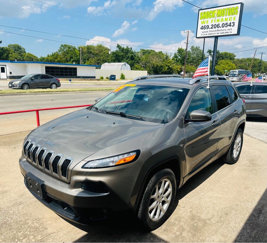 Used 2017 Jeep Cherokee Latitude image 1