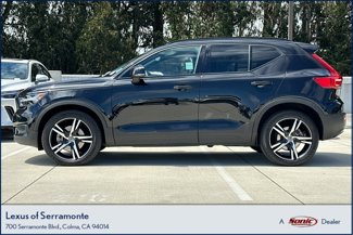 Used 2021 Volvo XC40 T5 R-Design image 1